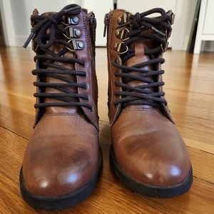 Real leather boots. Made in Brazil. Size: 7.5 - Color: Brown.